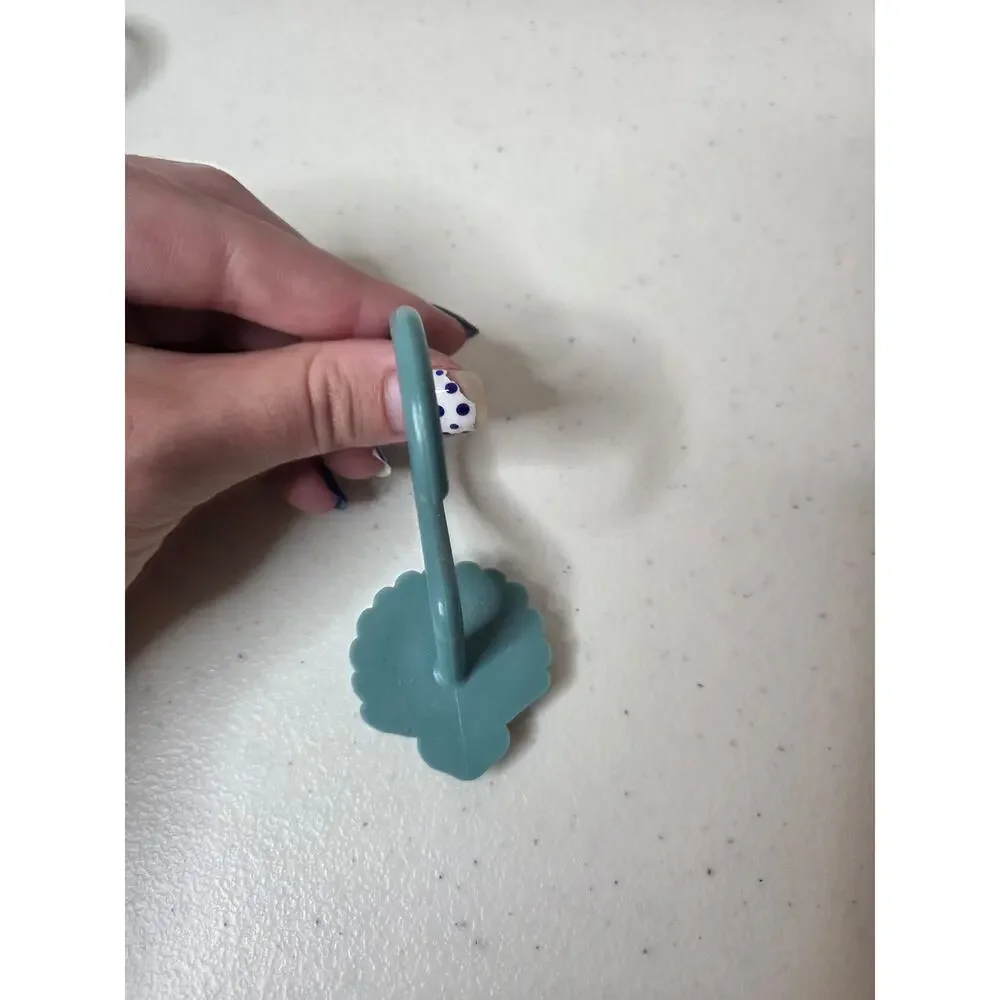 Vintage 1980's 12 Shower Curtain Hooks Hard Plastic Sea Shells Teal Aqua